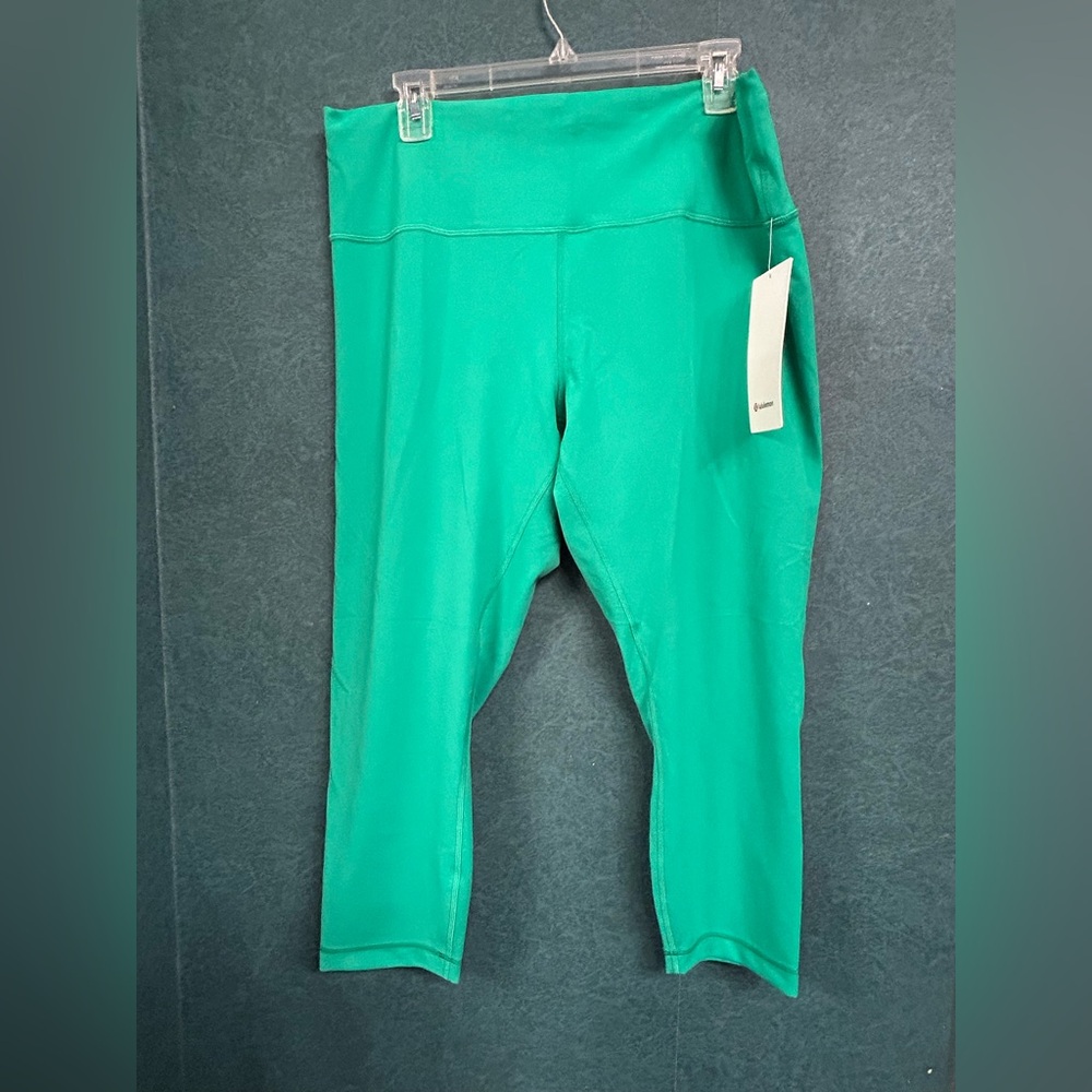 NWT 18 LuluLemon Wunder Train HR Crop 23" in Green